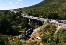 भीषण हादसे में 19 लोगों की मौत, ट्रैक्टर-ट्रॉली से टकराई यात्रियों से भरी बस 13 गांव में न चूल्हे जले न आंसू रुके 24 1