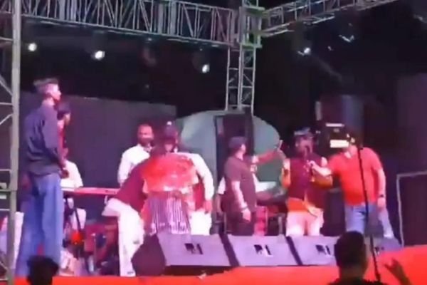 लुधियाना में जगराते के मंच का स्टैंड गिरा, दानापुर के मंदिर में कीर्तन के दौरान करंट दौड़ा; 4 की मौत, 32 जख्मी 1 गांव में न चूल्हे जले न आंसू रुके 25