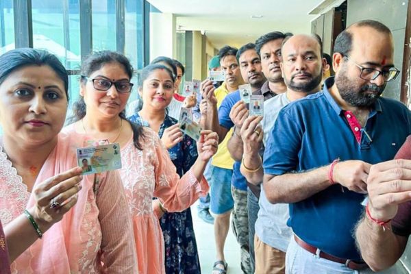 गांव में न चूल्हे जले न आंसू रुके 60