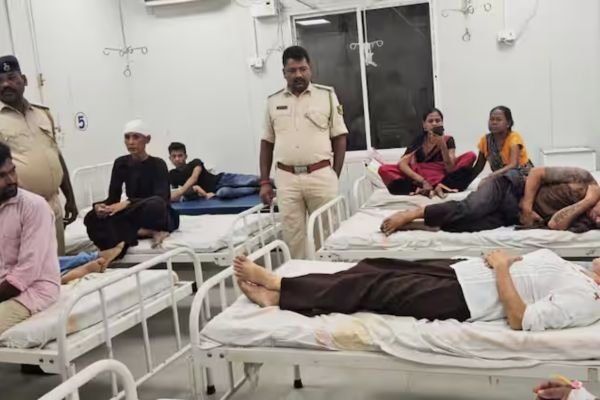 पटना से गया जा रही बौद्ध भिक्षुओं की गाड़ी दुर्घटनाग्रस्त, हादसे में 8 घायल, 3 की हालत गंभीर 1 गांव में न चूल्हे जले न आंसू रुके 7 2