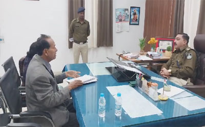 बुजुर्ग से हुई 53 लाख की ठगी 29 खातों में डलवाए पैसे, एसपी कार्यालय पहुंचे फरियादी राहुल यादव और सोनम यादव पर लगाया आरोप 1 07 7