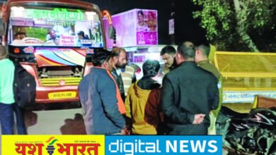 बस चालकों की मनमानी, पुलिस ने ठोंका जुर्माना,आरटीओ एवं यातायात पुलिस ने ने की संयुक्त कार्रवाई 15 IMG 20241126 133029