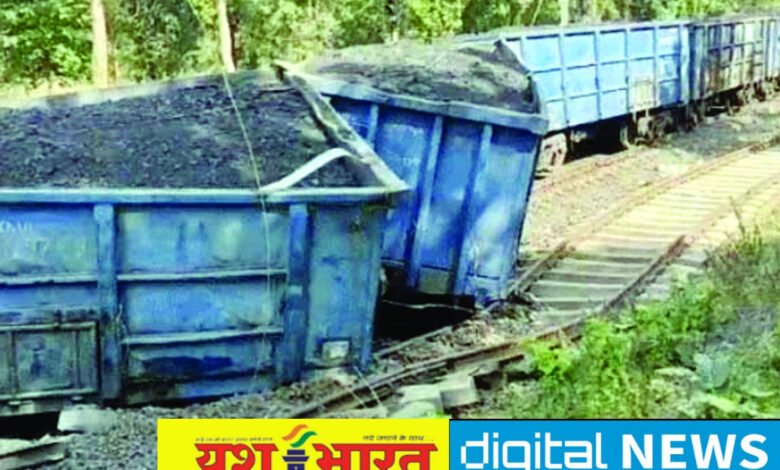 गोंदिया से जबलपुर होते हुए कटनी आई उत्कल, अमरकंटक और सारनाथ, मालगाड़ी के 22 डिब्बे पलटने की वजह से आज भी बंद रहा कटनी शहडोल- बिलासपुर रेलमार्ग 1 IMG 20241127 161122
