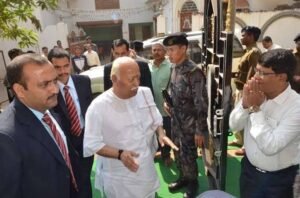 एसपीजी और लोकल पुलिस के घेरे में कटनी पहुंचे संघ प्रमुख डॉ मोहन भागवत, कटनी में बिताया एक घंटे का वक्त, चुनिंदा लोग ही मिल पाए सर संघ चालक से 3 images 18 9