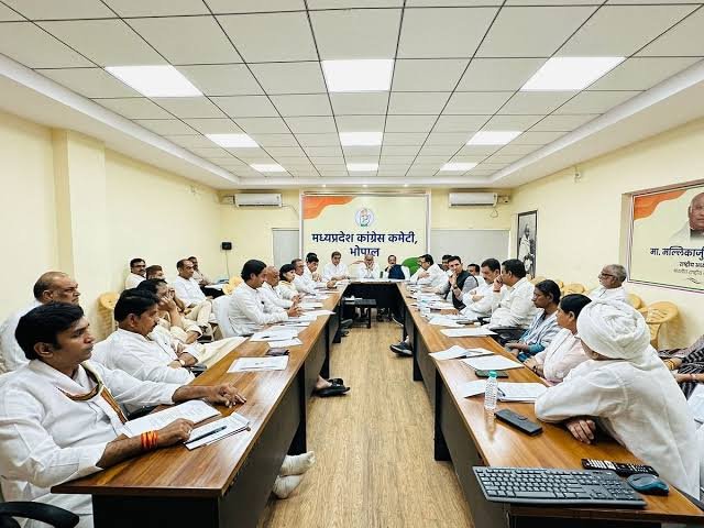 पार्टी छोड़कर जाने वाले नेताओं के लिए कांग्रेस ने बंद किए दरवाजे, भोपाल बैठक में फैसले पर लगी मोहर, इसी माह कटनी को मिल सकता नया शहर कांग्रेस अध्यक्ष 3 images 20 6 2