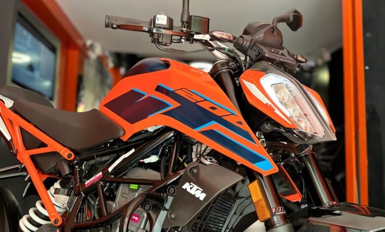 200 सीसी के पावरफुल इंजन के साथ आई KTM Duke 200 बाईक, शानदार फीचर्स के साथ, जाने कीमत 1 maxresdefault 1 2