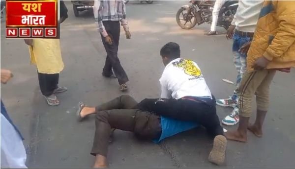 ई-रिक्शा में बच्ची से छेड़छाड़, बीच सड़क पर आरोपी की धुनाई 1 इजरायल की बमबारी से 2024 11 18T114557.827