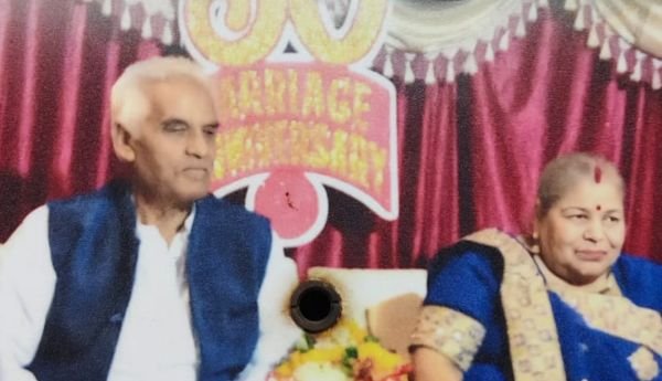 खरे दंपती को अंतिम विदाई देने पहुंचे हजारों लोगःपति-पत्नी एक साथ निकलें अनंत यात्रा पर 1 इजरायल की बमबारी से 2024 11 18T122623.340