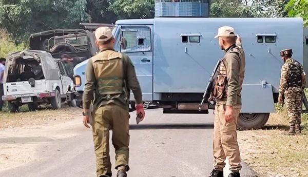 दिवाली पर जम्मू-कश्मीर को दहलाने की साजिश नाकाम, सेना के जाल में फंसे आतंकी; मुठभेड़ जारी 1 इजरायल की बमबारी से50