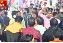 शाजापुर में बवाल: दो पक्षों में विवाद के बाद हंगामा, हिंदू संगठन ने बंद कराया बाजार, पुलिस-प्रशासन के खिलाफ नारेबाजी 12 इजरायल की बमबारी से76