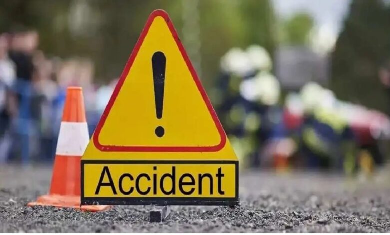 बड़ा हादसा, प्राइवेट बस और बाइक में टक्कर; चार बहनों के इकलौते भाई समेत 4 दोस्तों की मौत 1 कुछ नशा तिरंगे की आन का है कुछ नशा मातृभूमि की शान का है 2