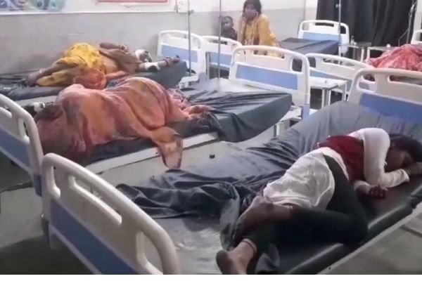 फिरोजाबाद में भीषण सड़क हादसा, 5 लोगों की मौत, मुंडन कराकर लौट रहा था परिवार 1 गांव में न चूल्हे जले न आंसू रुके 15