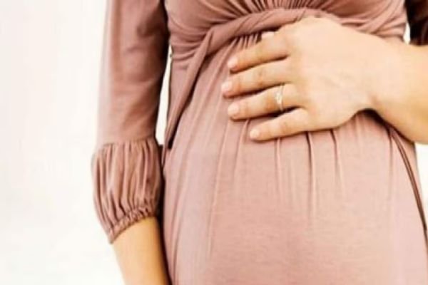 गांव में 40 कुंवारी लड़कियों को बता दिया गर्भवर्ती, बधाई संदेश से हड़कंप 1 गांव में न चूल्हे जले न आंसू रुके 22