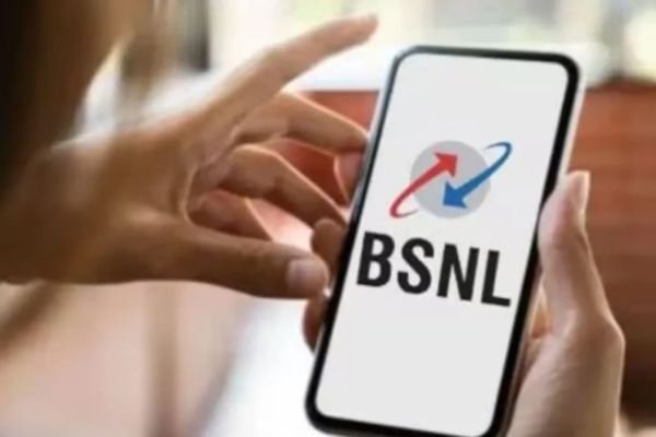 BSNL के इस प्लान में 28 नहीं 45 दिन की मिलती है वैलिडिटी, डेली मिलेगा 2GB डेटा, कीमत 250 रुपये से है कम 1 गांव में न चूल्हे जले न आंसू रुके 27