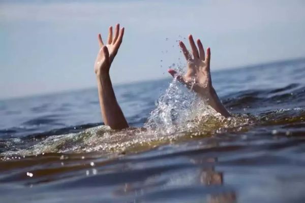 छठ पूजा के पहले दिन बड़ा हादसा, घाट की सफाई के दौरान नदी में डूबे तीन बच्चे 1 गांव में न चूल्हे जले न आंसू रुके 4