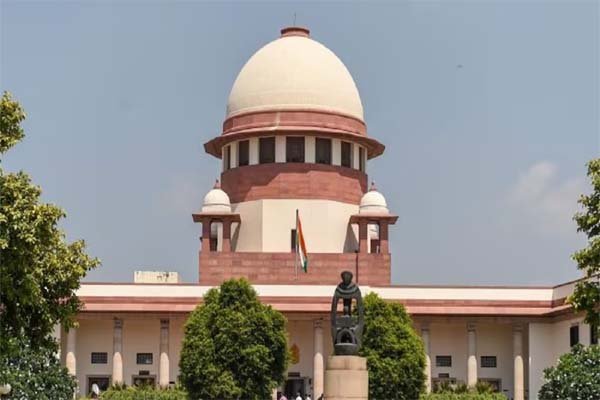 आप चाहते हैं कि मजदूर भूखे मरें?' प्रदूषण पर सुनवाई में सुप्रीम कोर्ट की दिल्ली सरकार को फटकार 1 163