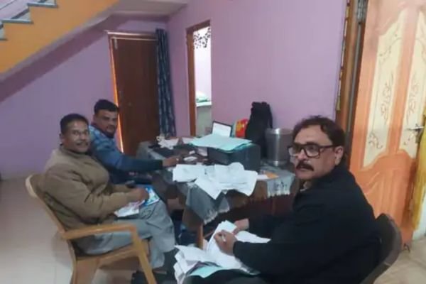 इंदौर लोकायुक्त की बड़ी कार्रवाई:आय से अधिक संपत्ति मामले में सहायक प्रबंधक के पांच ठिकानों पर छापा 1 Add a heading 58 2