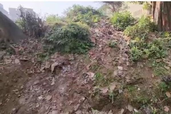 संभल में अब मिला 'मृत्यु कूप'... प्रशासन ने शुरू कराई खुदाई, स्नान करने से मोक्ष प्राप्त होने की मान्यता 1 Add a heading 83 1