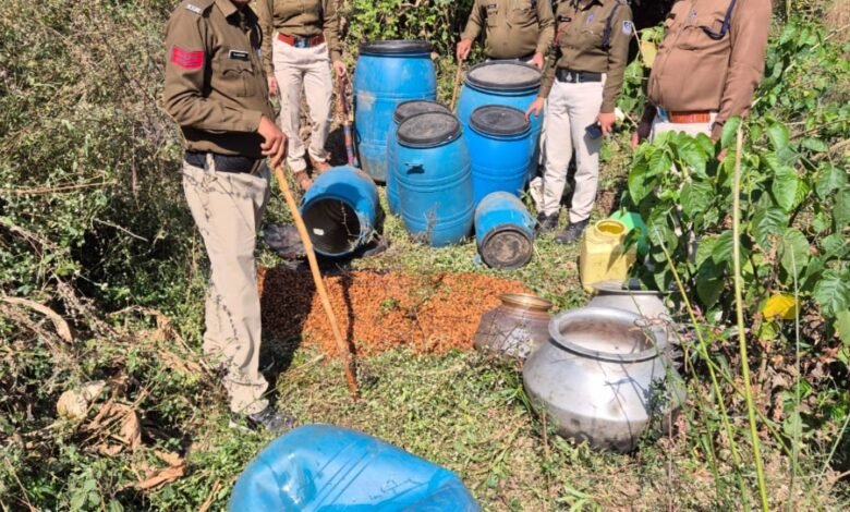 शराब के अवैध ठिकानों पर आबकारी विभाग ने दी दबिश : 2 लाख 72 हजार कीमत की शराब सहित सामग्री जप्त 1 Screenshot 2024 12 12 17 32 20 923 com.whatsapp