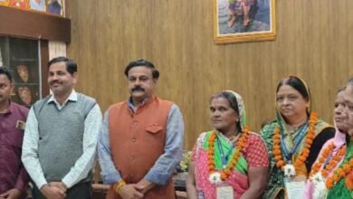 12 यात्री जगन्नाथ पुरी के लिए होंगे रवाना : नपा अध्यक्ष शिवाकांत मिश्रा ने माला पहनाकर दी शुभकामनाएं 6 Screenshot 2024 12 22 20 03 35 542 com.whatsapp