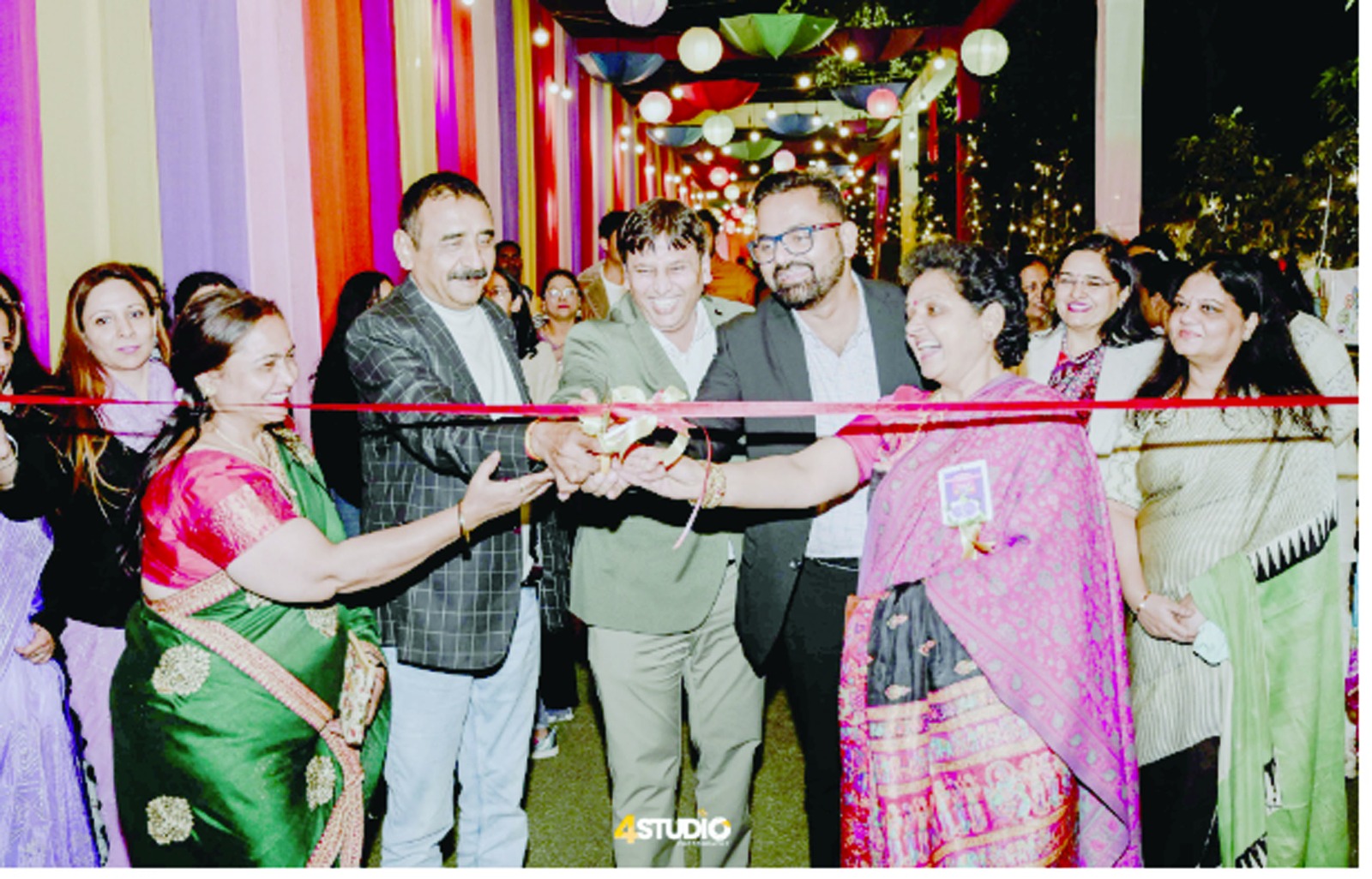 THANKS स्टैमफील्ड- तीन पीढ़ियों ने किया रेम्प वॉक: शानदार कार्निवल परेड के साथ शुरू हुआ दो दिवसीय स्टैमफील्ड फेस्टो मेनिया कार्निवल 4 WhatsApp Image 2024 12 22 at 02.36.41 1