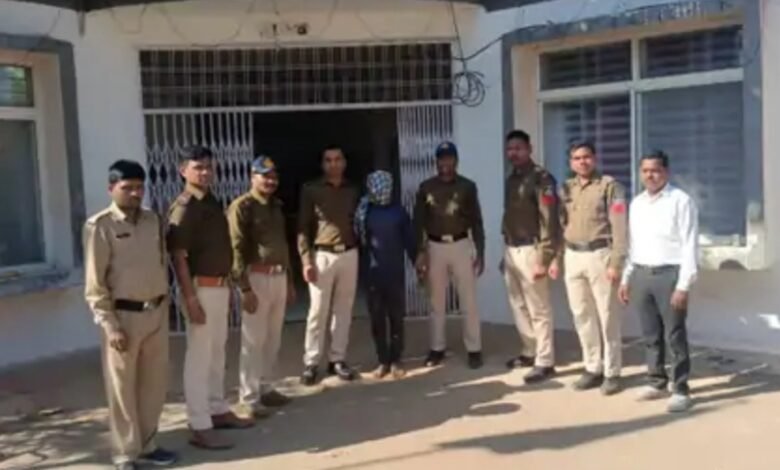 यह संतान मेरी नहीं.... कुल्हाड़ी से वार कर बेटी को उतार दिया मौत के घाट : पत्नी पर था चरित्र संदेह , आरोपी पिता गिरफ्तार 1 IMG 20250126 203647