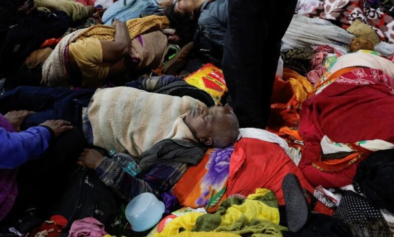 प्रयागराज महाकुंभ से यशभारत: महाकुंभ में भगदड़, 17 श्रद्धालुओं की मौत: -संगम तट के पास हुआ दर्दनाक हादसा, कई अभी भी दबे 1 IMG 20250129 082005