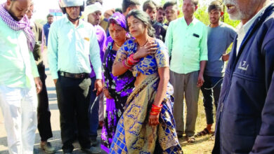 मोटर साइकिलों की आमने सामने भिड़ंत में युवक की मौत, महिला सहित दो युवक घायल, बाल-बाल बचे दो मासूम बच्चे 6 IMG 20250129 144035