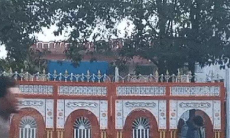 पूर्व विधायक के घर आयकर टीम ने मारा छापा : भोपाल से करीब 10 गाड़ियों से आयकर की टीमें सागर पहुंचीं, जांच जारी 1 Screenshot 2025 01 05 11 22 08 986 com.miui .gallery
