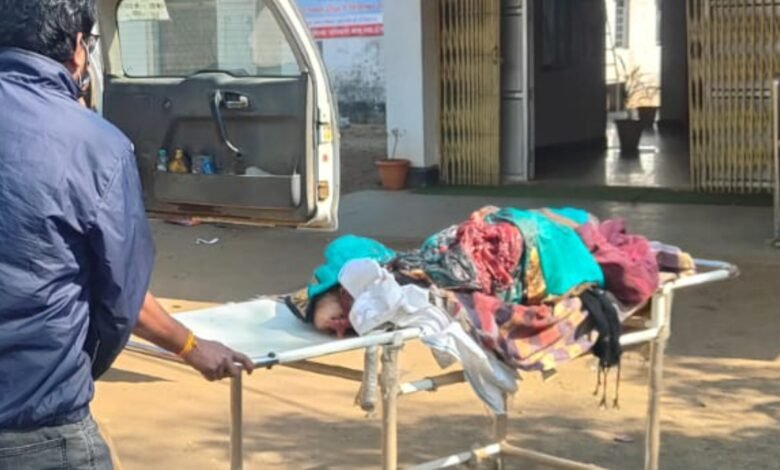 भीषण सड़क हादसा : ट्रक ने बाइक को मारी टक्कर पत्नी की मौत पति घायल : बड़े घाट के पास की घटना, पुलिस जांच में जुटी 1 Screenshot 2025 01 06 16 14 52 561 com.whatsapp