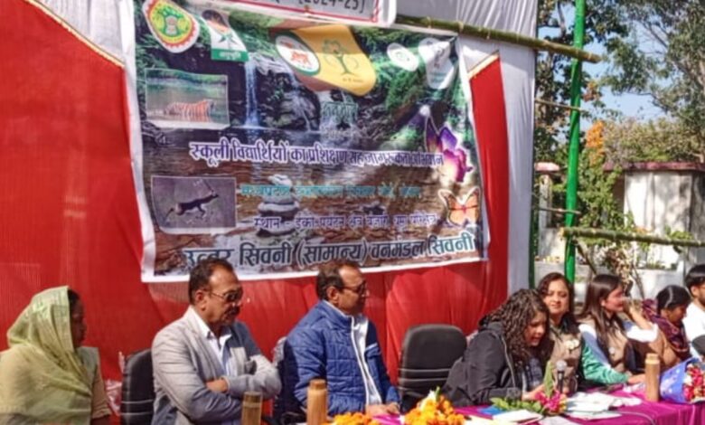 "हम है बदलाव " थीम के साथ वन परिक्षेत्र धूमा में आयोजित हुआ अनुभूति कार्यक्रम : बच्चो को कपड़े के बैग का और प्लास्टिक रहित जीवन शैली को अपनाने का दिया संदेश 1 Screenshot 2025 01 07 19 30 42 488 com.whatsapp