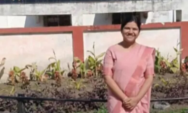 नाम किया रोशन : रीवा में पिता ऑटो चालक बेटी बनी डिप्टी कलेक्टर : लोक सेवा आयोग ने राज्य सेवा परीक्षा 2022 के फाइनल रिजल्ट किए घोषित 1 Screenshot 2025 01 19 12 26 04 024 com.miui .gallery