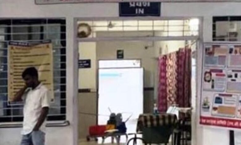 स्वास्थ्य सुविधाओं के लिए जूझ रहा जिले का वनांचल क्षेत्र : एक चिकित्सक के भरोसे चल रहा सामुदायिक स्वास्थ्य केन्द्र , महिला चिकित्सक, स्वीपर और स्वास्थ्य कर्मचारियों की कमी 1 Screenshot 2025 01 31 11 26 22 214 com.whatsapp