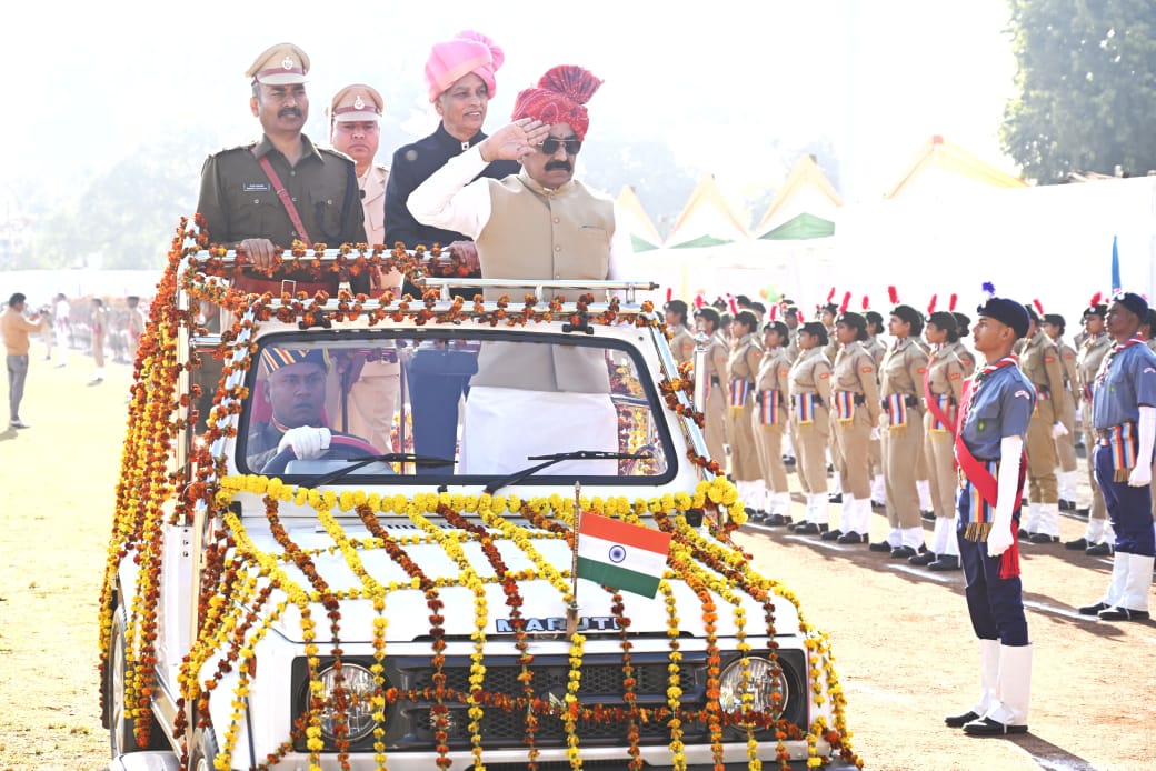 आन बान शान के साथ लहराया तिरंगा कैबिनेट मंत्री राकेश सिंह ने किया ध्वजारोहण 3 WhatsApp Image 2025 01 25 at 23.18.37