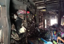 कपड़े की दुकान में लगी आग लाखों का सामान जला 10 aagh