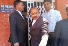 बुजुर्ग को नहीं दिया मुआवजा तो हाई कोर्ट ने निगम आयुक्त कार्यालय मैं करवा दी तालाबंदी,मुआवजा को लेकर लंबे समय से भटक रहा था बुजुर्ग 10 IMG 20250225 WA0044