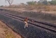 ट्रेन की चपेट में आने से अज्ञात व्यक्ति की मौत : सारसडोल और कुल्लू माता मंदिर के बीच की घटना,घंसौर पुलिस कर रही जांच 10 Screenshot 2025 02 05 13 02 00 397 com.whatsapp