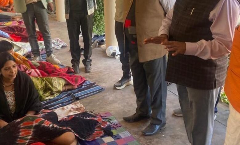 रीवा में रायपुर से लेकर चाकघाट बॉर्डर तक जाम के हालात : तीर्थ यात्रियों को कराया जा रहा भोजन एवं जल का वितरण 1 Screenshot 2025 02 10 10 13 02 528 com.whatsapp