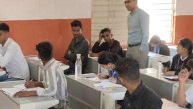 माध्यमिक शिक्षा मंडल की बोर्ड परीक्षायें शुरू : पहले दिन जिले में कोई नकल प्रकरण दर्ज नहीं , ड्यूटी पर नहीं पहुँचे दो अधिकारियों के खिलाफ होंगे आपराधिक प्रकरण दर्ज 9 Screenshot 2025 02 25 18 39 39 621 com.whatsapp