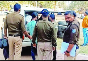 मोस्ट वांटेड राहुल बिहारी पुलिस कस्टडी में, करन और विनय की तलाश, माधवनगर पुलिस ने बीती रात मुखबिरों की सूचना पर दबोचा 2 Screenshot 20250205 122950 WhatsApp2