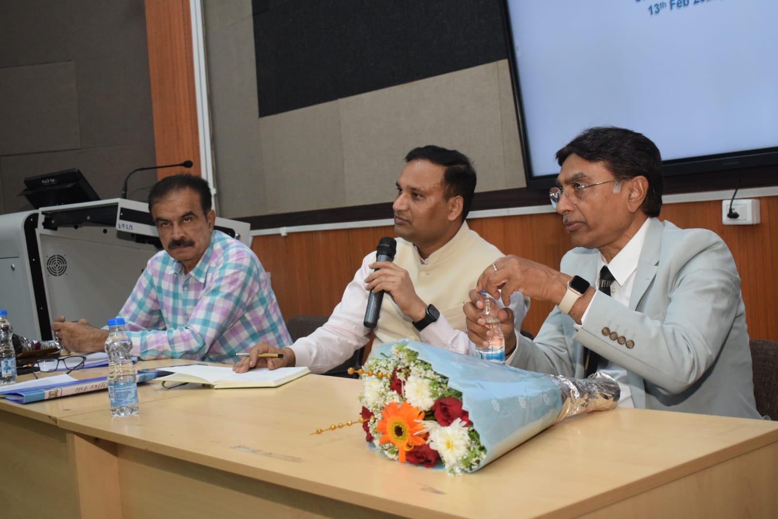 मेडिकल अस्पताल में मध्यप्रदेश आयुष्मान योजना के सीईओ का दौराः व्यवस्थाएं ठीक थी पर कुछ सुधार की जरूरत है 6 WhatsApp Image 2025 02 13 at 06.31.48