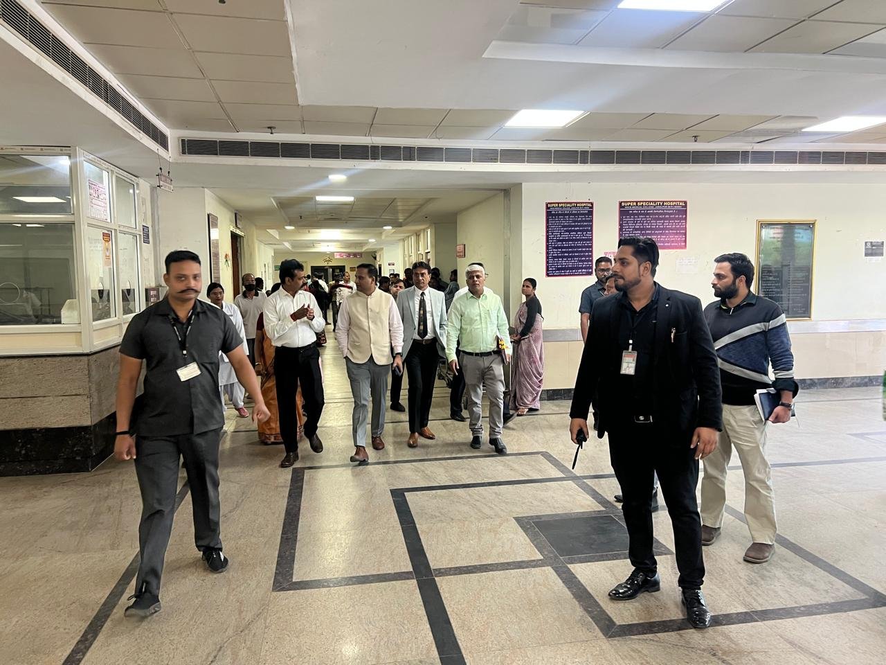 मेडिकल अस्पताल में मध्यप्रदेश आयुष्मान योजना के सीईओ का दौराः व्यवस्थाएं ठीक थी पर कुछ सुधार की जरूरत है 3 WhatsApp Image 2025 02 13 at 07.28.56 2