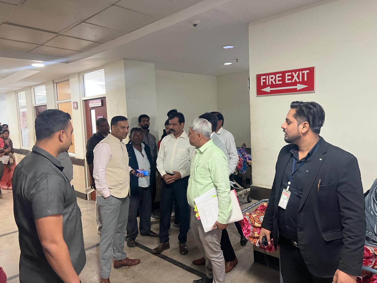 मेडिकल अस्पताल में मध्यप्रदेश आयुष्मान योजना के सीईओ का दौराः व्यवस्थाएं ठीक थी पर कुछ सुधार की जरूरत है 5 WhatsApp Image 2025 02 13 at 07.28.56