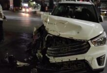 शास्त्री ब्रिज पर दो कारों की जोरदार टक्कर, दो गंभीर घायल 10 carrrrrr