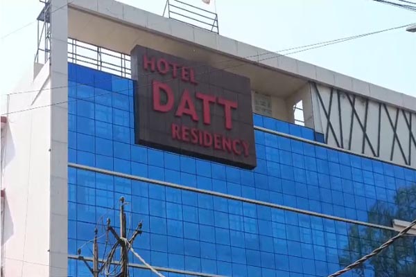 होटल दत्त रेजीडेंसी में लाखों के गहने चोरी, 1 hotel
