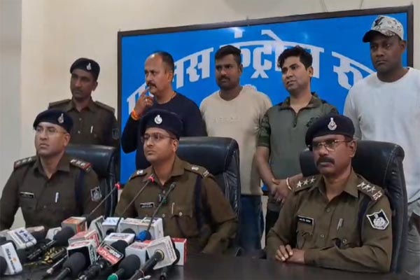 झूठी हत्या के प्रयास की रिपोर्ट का खुलासा, 2 गिरफ्तार, पिस्टल और मोटरसाइकिल जब्त 1 police control