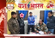 यात्री ले रहा था टिकट.युवक ने पार कर दिया रुपया से भरा बैग सीसीटीवी फुटेज के बाद गिरफ्त में आया आरोपी 11 भारत 64