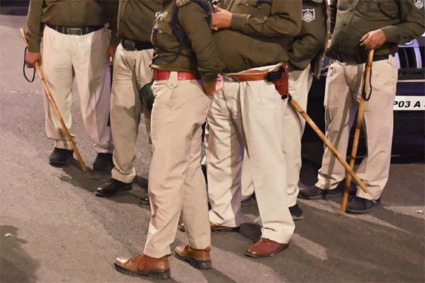 जिसके मर्डर में 4 लोग काट रहे जेल, डेढ़ साल बाद जिंदा घर लौटी वो महिला, पुलिस और परिवार हैरान 1 44