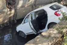 Jabalpur news : नाले में घुसी कार,कार चलाना सीख रही थी महिला 13 IMG 20250306 090117
