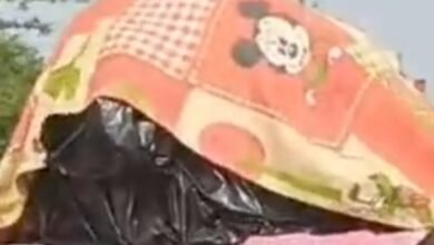 खेत में पानी लगाने गए 58 वर्षीय वृद्ध की धारदार हथियार से गोदकर हत्या : परिजनों ने किया चक्का जाम, पुलिस ने दिया कार्रवाई का आश्वासन 7 Screenshot 2025 03 01 22 18 35 841 com.miui .gallery